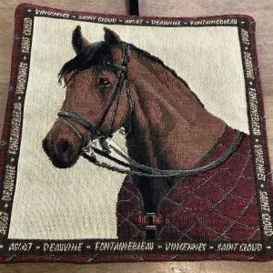 Grytlapp med hästmotiv dressyr