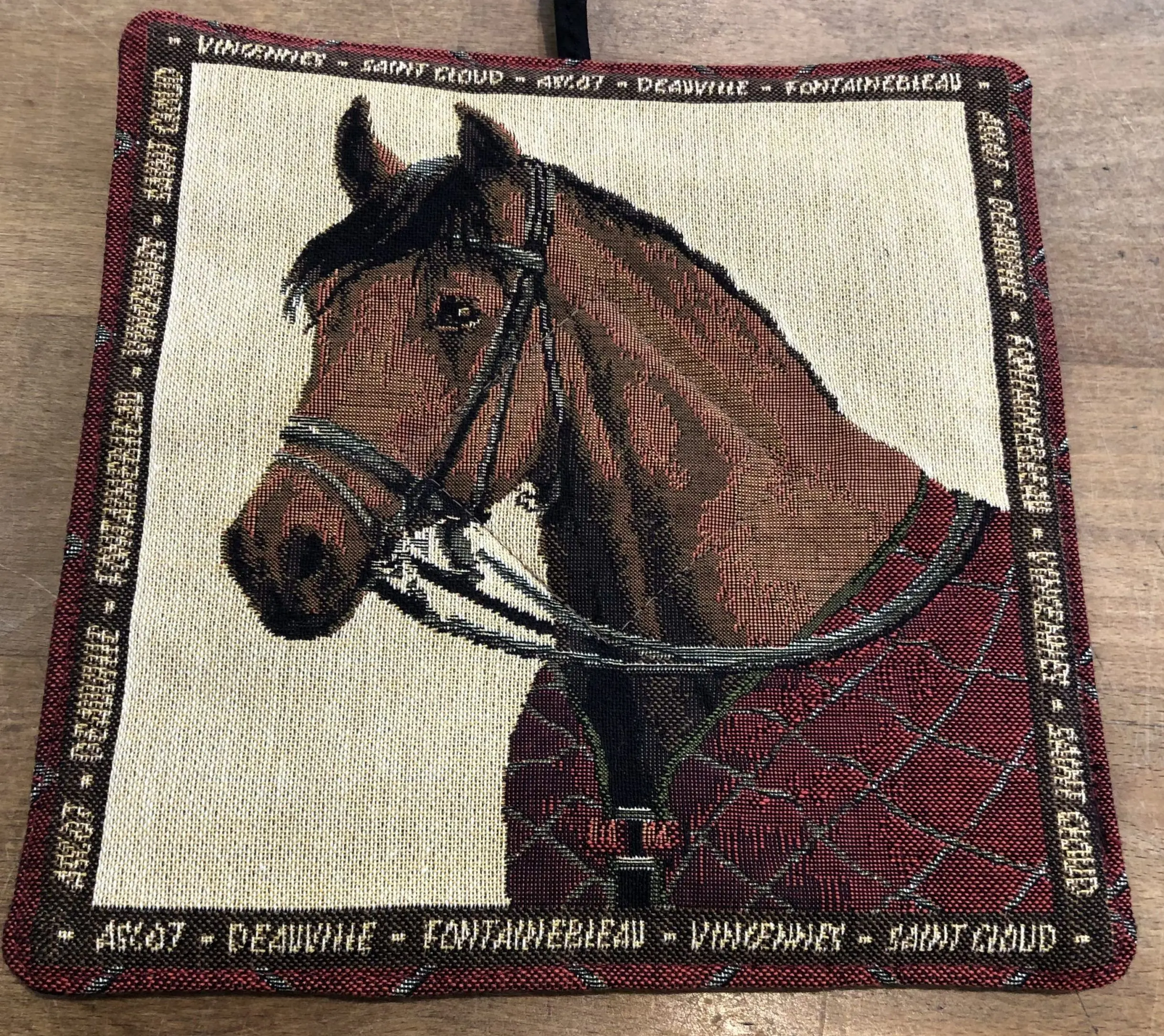 Grytlapp med hästmotiv dressyr